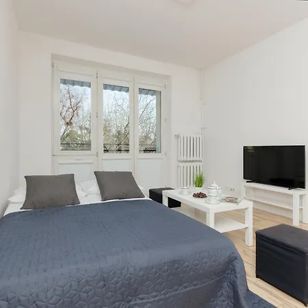 Bright And Quiet Studio With Balcony In The Center Of By Renters Warsaw