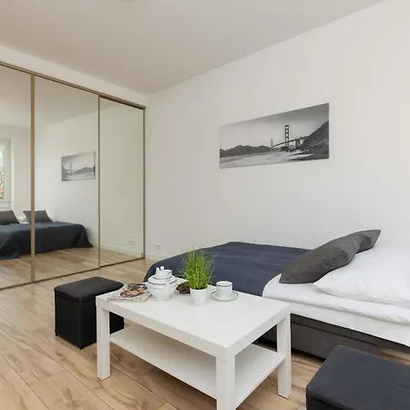 Apartment Bright And Quiet Studio With Balcony In The Center Of By Renters *